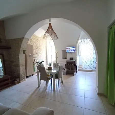 Nyaraló Nicuzza Ragusa